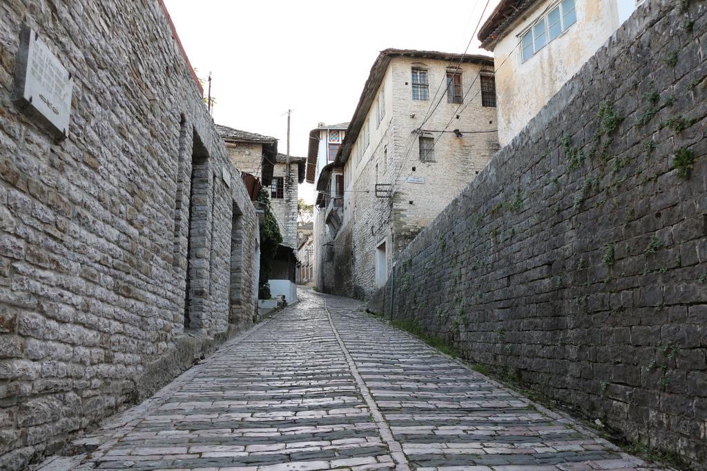 Stone City Hostel Gjirokastër Exterior foto